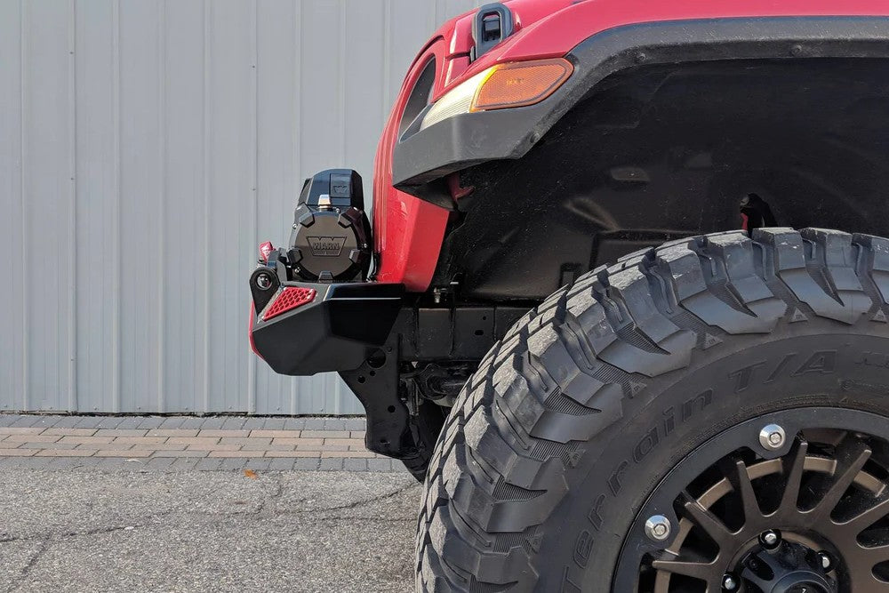 https://serenity-foxfactory.asset.akeneo.cloud/fox_asset_family/media/cwl_jl12101_lifestyle_03_jeep_jl_blaze_front_bumper.jpg https://serenity-foxfactory.asset.akeneo.cloud/fox_asset_family/media/cwl_jl12101_lifestyle_03_jeep_jl_blaze_front_bumper.jpg