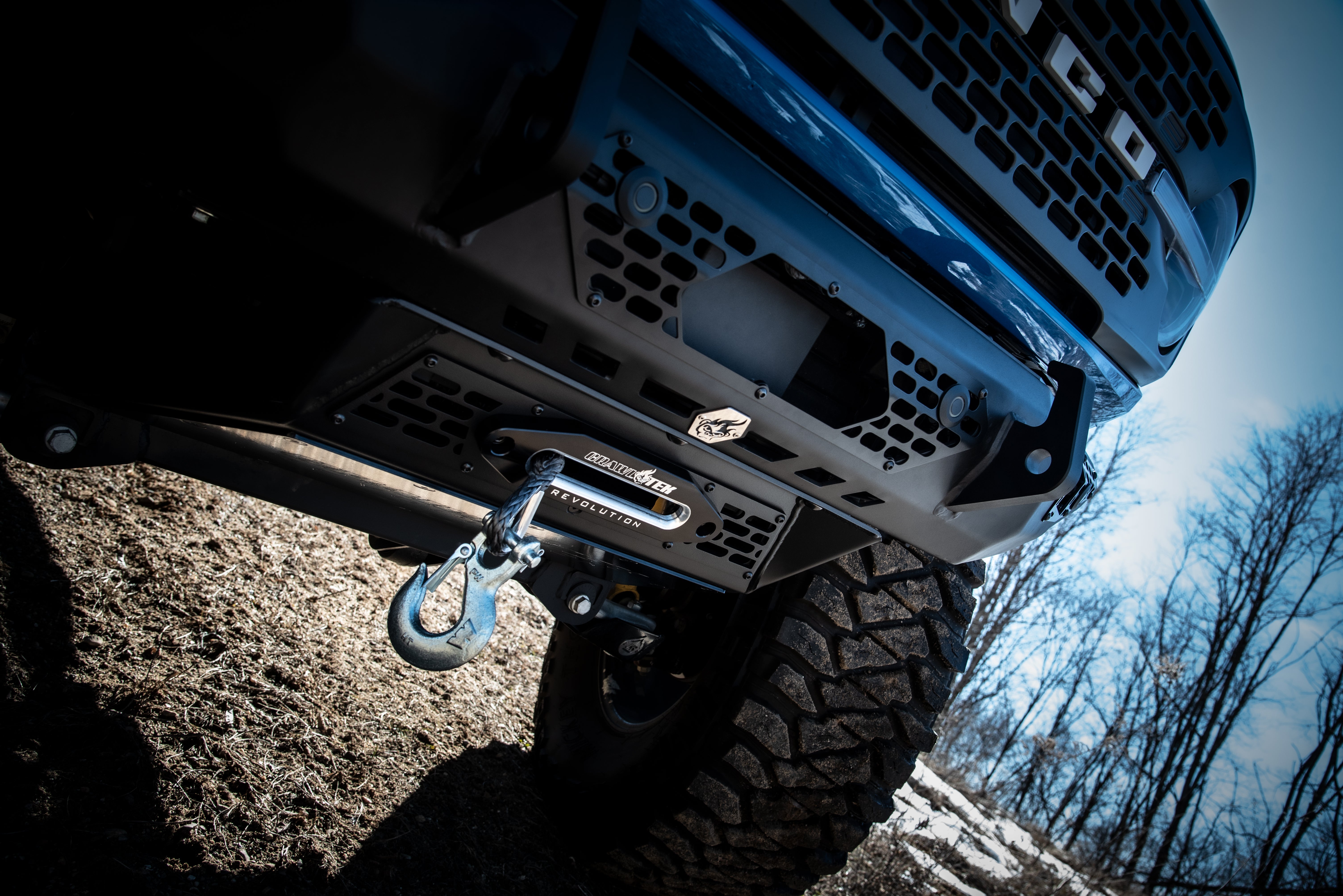 https://serenity-foxfactory.asset.akeneo.cloud/fox_asset_family/media/Blue_Bronco_CWL_Front_Skid_winch_05.jpg